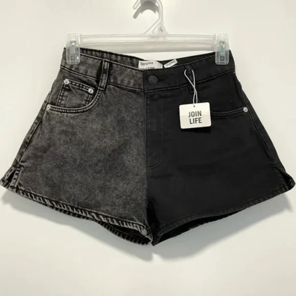 🆕️ Brand new Womens Bershka Two tone denim shorts - Picture 1 of 3